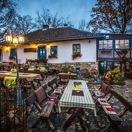 Zornica Kuca Guest house 4*